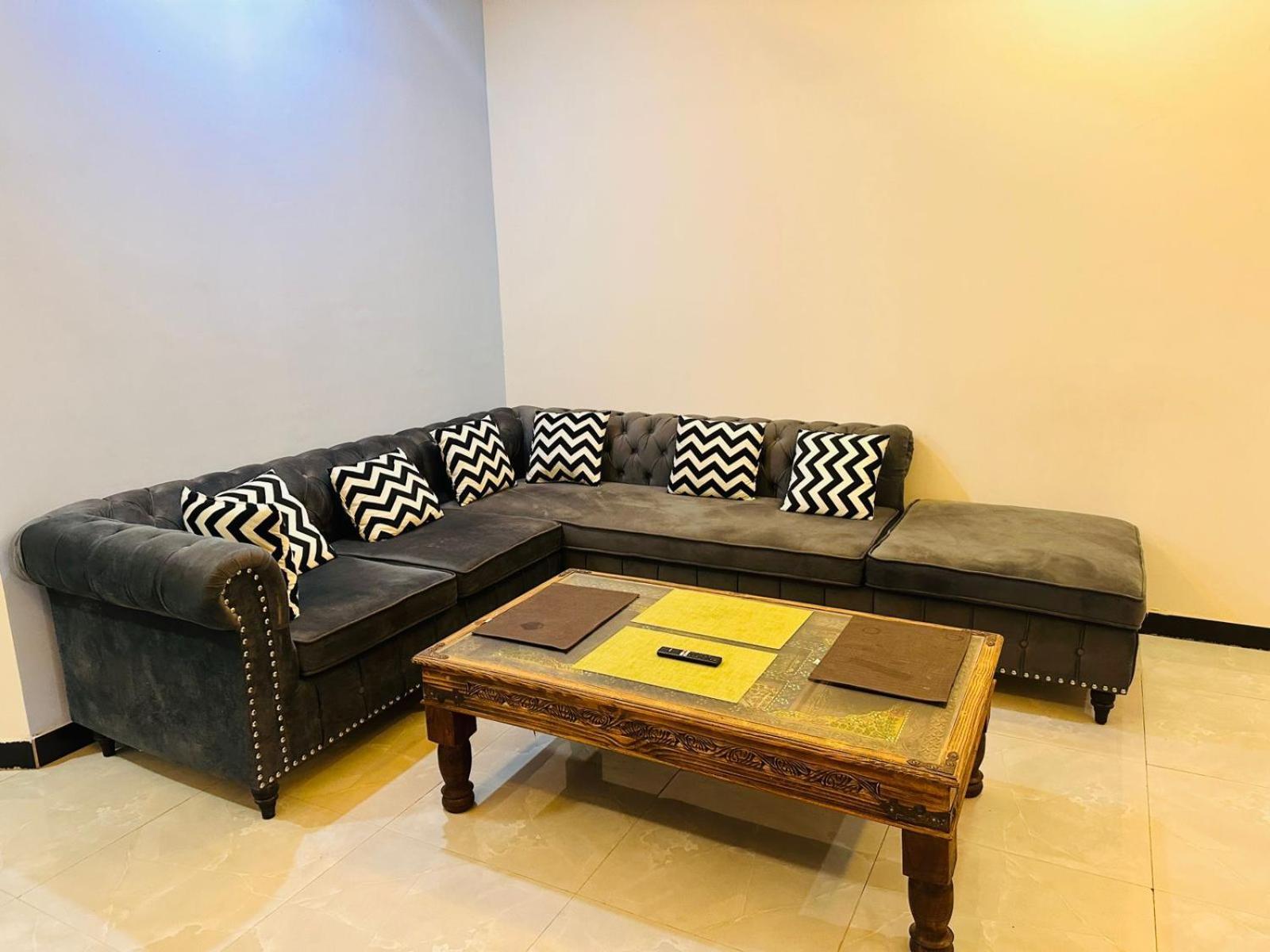 Holidazzle Lodge Islamabad Ngoại thất bức ảnh