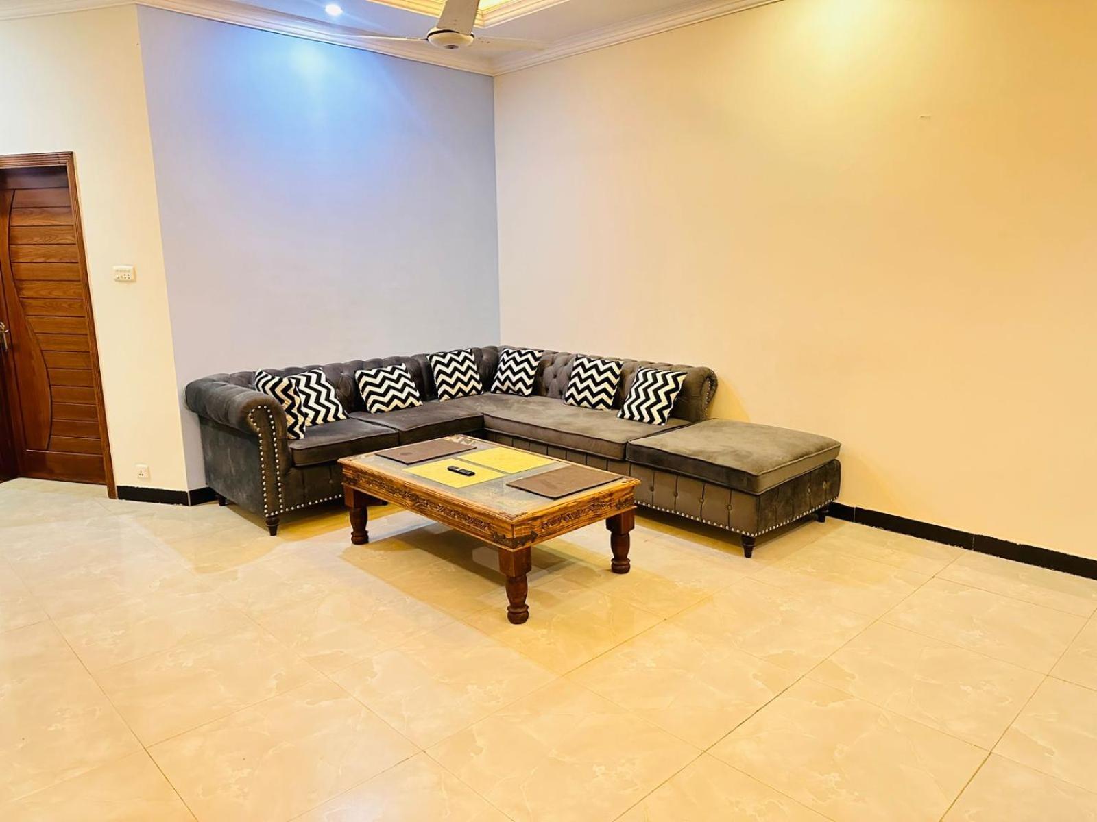 Holidazzle Lodge Islamabad Ngoại thất bức ảnh